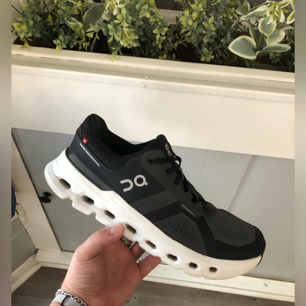 Mens On Cloudrunner 2 ‘Black/Grey/White size 11